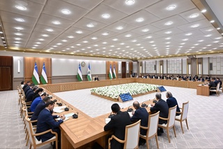 Мактабларда 60 минг ўқитувчи 8-12 млн сўм маош оляпти — Президент