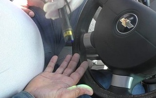 “Qashqadaryo texnologik transport” AJga ishga kiritib qoʻyishni vaʼda qilgan uchastka boshligʻi ushlandi