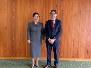 Сенат Баслығы Женевада ХМШның Өзбекстандағы жаңа үлкен координаторы менен ушырасты