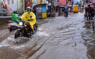 Ҳиндистоннинг шимоли-шарқида 640 мингдан ортиқ одам тошқиндан жабр кўрди