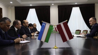 Uzbek leather and shoe products - in Latvia