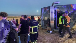 Туркияда автобус ағдарилиб кетди, оқибатда 46 киши жароҳат олди