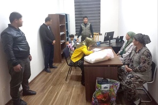 Деновда 5 ёшли қизалоқ она тарбиясига олиб берилди 