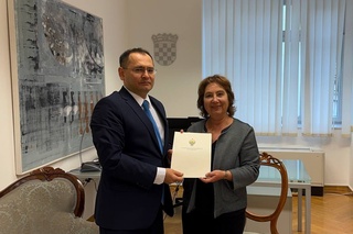 Oybek Shaxavdinov bir vaqtning oʻzida ikki davlatga elchi boʻldi