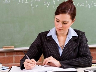 Сирдарё ҳамда Сурхондарёда 44 минг нафардан ортиқ ўқитувчининг 73 фоизи ўз фанидан қониқарсиз баҳо олган