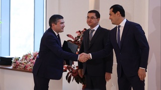 100 нафар тадбиркорга Президент номидан миннатдорлик хатлари топширилди