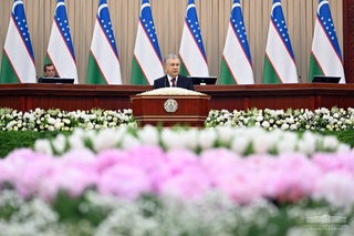 Давлатимиз раҳбари кўп миллатли халқимизни бугунги катта байрам билан самимий қутлади