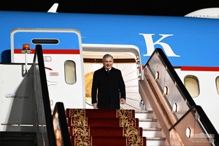 The President of Uzbekistan arrives in Saint Petersburg