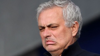 Маурицио Сарри переиграл Жозе Моуринью в римском дерби