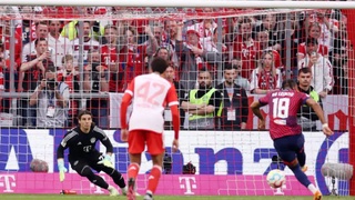 «Бавария» проиграла «Лейпцигу» и может отдать титул Дортмунду