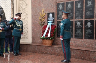 Qahramon xotirasi abadiy: Hosilbek Eshnazarovga bagʻishlangan yodgorlik majmuasi ochildi