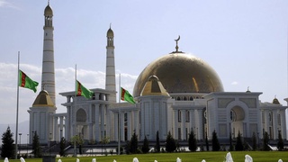 В Туркменистане временно закрыли церкви, мечети и мусульманские святыни