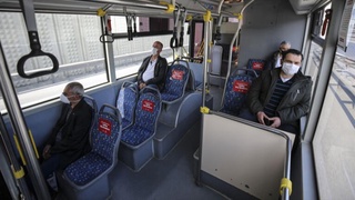 Туркияда жамоат транспортида тик туриш тақиқланди