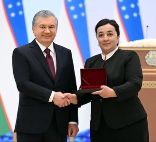 Давлат мукофотини Президентимиздан қабул қилиб олганимдан хурсандман!