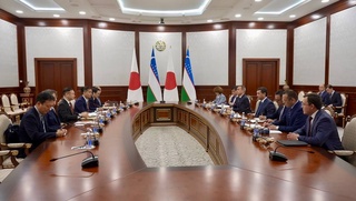 ТИВ раҳбари Япония адлия вазири билан учрашди