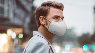 «LG» представила маску на батарейках