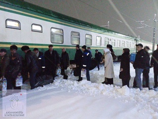 Stranded people on the Kamchik pass are evacuated by special trains