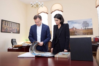 Саида Мирзиёева бо ёвари Президенти Русия Владимир Мединский мулоқот кард