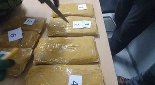 Кабинага беркитилган гиёҳвандлик воситалари фош бўлди