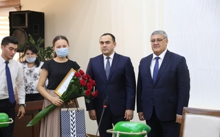 Ғолиб талабаларни вазир табриклади