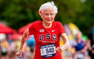 Зани 105-солаи амрикоӣ рекорди ҷаҳонии давиданро гузошт