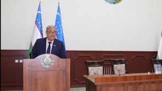 Сенатор Бахадир Тажиев встретился в Хиве с депутатами местных Кенгашей