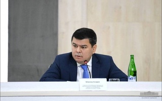 Расмий тадбирлар юзасидан навбатдаги брифинг ўтказилди