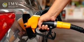 Кимларга автомобил бензини сотиб олиш харажатларининг бир қисми учун ойлик пул компенсацияси тўланади?