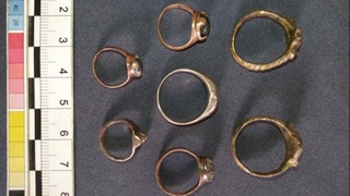 Варахша археология объектидан топилган 100 дан ортиқ металл буюм маданий мерос лабораториясида концервация қилинмоқда