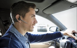 Ронандагон метавонанд аз телефон тавассути гӯшмонакҳо истифода баранд