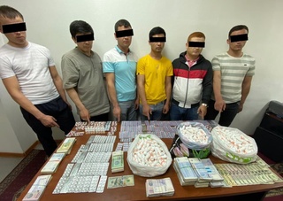 Кучли таъсир қилувчи дори воситаларини сотишга уринган жиноий гуруҳ фош этилди