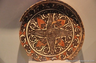 Ўрта асрлар кулолчилик маҳсулотларидаги битиклар нимани англатади?