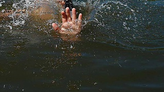 Комитет Сената изучил состояние девушки, бросившейся в воду в городе Нукусе