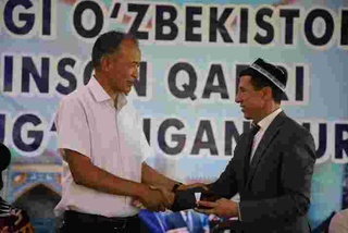 Ҳоким Ёзувчилар уюшмасига аъзо бўлди