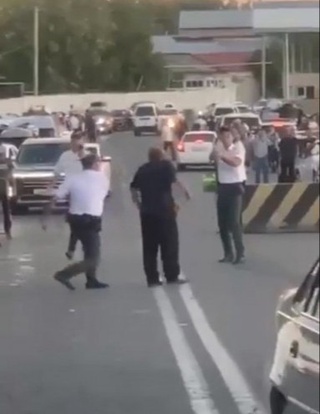 Тошкент туманида бир фуқаро бошқа фуқарони пичоқлаб, сўнг ИИБ ходимига ҳужум қилди