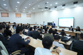 Ихтирочи-олим талабаларга маҳорат дарси ўтди