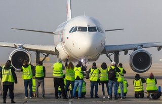 Халқаро аэропортларда авиаспоттинг билан шуғулланиш учун кузатиш майдончалари фаолият кўрсатади