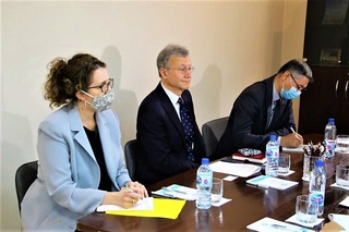 Омбудсман Феруза Эшматова АҚШнинг Ўзбекистондаги элчиси Дэниел Розенблюм билан учрашди