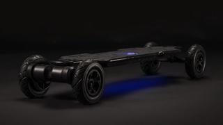 Электр воситасида ҳаракатланадиган скейтборд