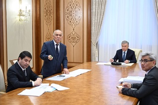 Neft-gaz tarmogʻidagi ishlar koʻrib chiqildi