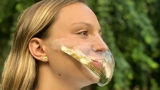 Создана прозрачная маска, которая приклеивается к лицу