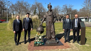 Францияда Мирзо Улуғбек ҳайкали ўрнатилди