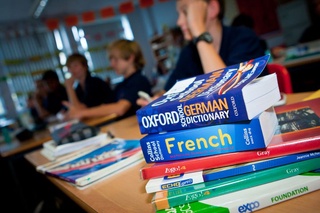 “Ибрат фарзандлари” францияликларга ўзбек тилини ўргатади