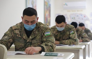Нукусда ҳам муддатли ҳарбий хизматчилар имтиёзли тавсиянома учун тест топширди