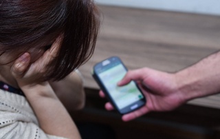 Хоразм вилоятида қарийб 16 миллион сўмни товламачилик йўли билан олаётган йигит жиноят устида ушланди