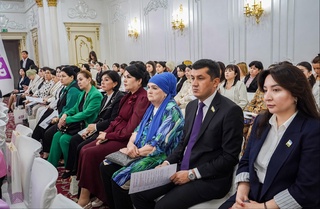 Аёлларнинг сиёсий фаоллигини ошириш: имконият ва муаммолар таҳлил қилинди