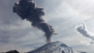 Мексикада Попокатепетль вулқони “уйғонди”