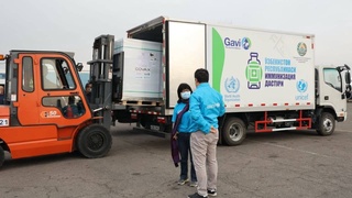 Ба Ӯзбекистон боз 912 ҳазор воя ваксинаи чинии "Sinovac" оварда шуд
