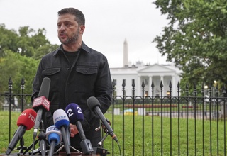 Zelenskiy hududlar masalasini faqat Putin bilan muhokama qilishini aytdi