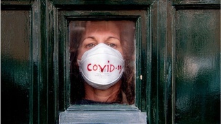 Маска, отслеживающая признаки COVID-19